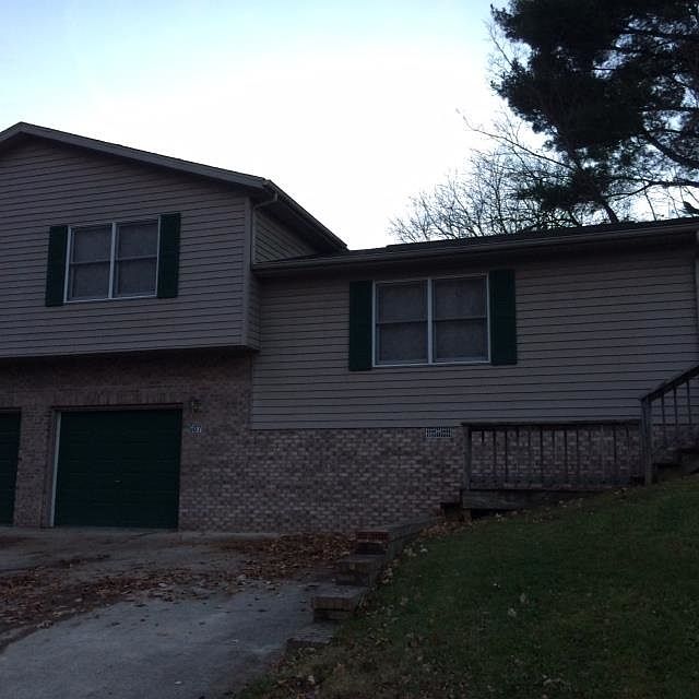 1st image of 607 Pine Ln