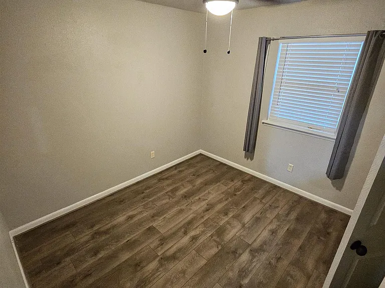 709 N Buchanan St — Photo 9