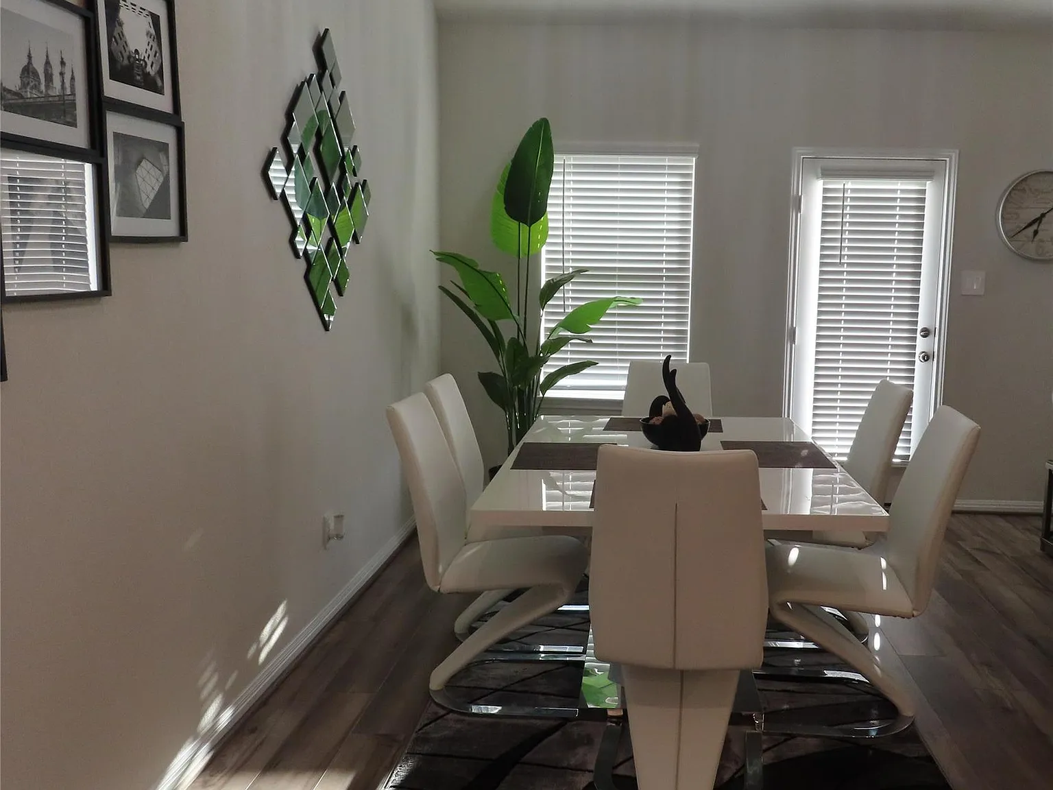 4 bed, 3.5 bath, 2621 sqft, $2,800 — Photo 2
