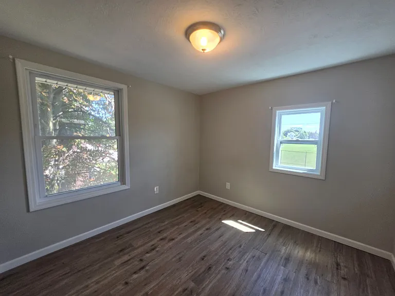 454 Kling St — Photo 15