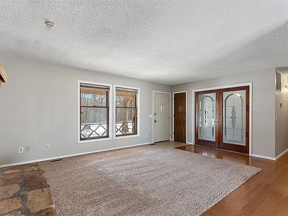 3rd image of 31 Churchill Dr