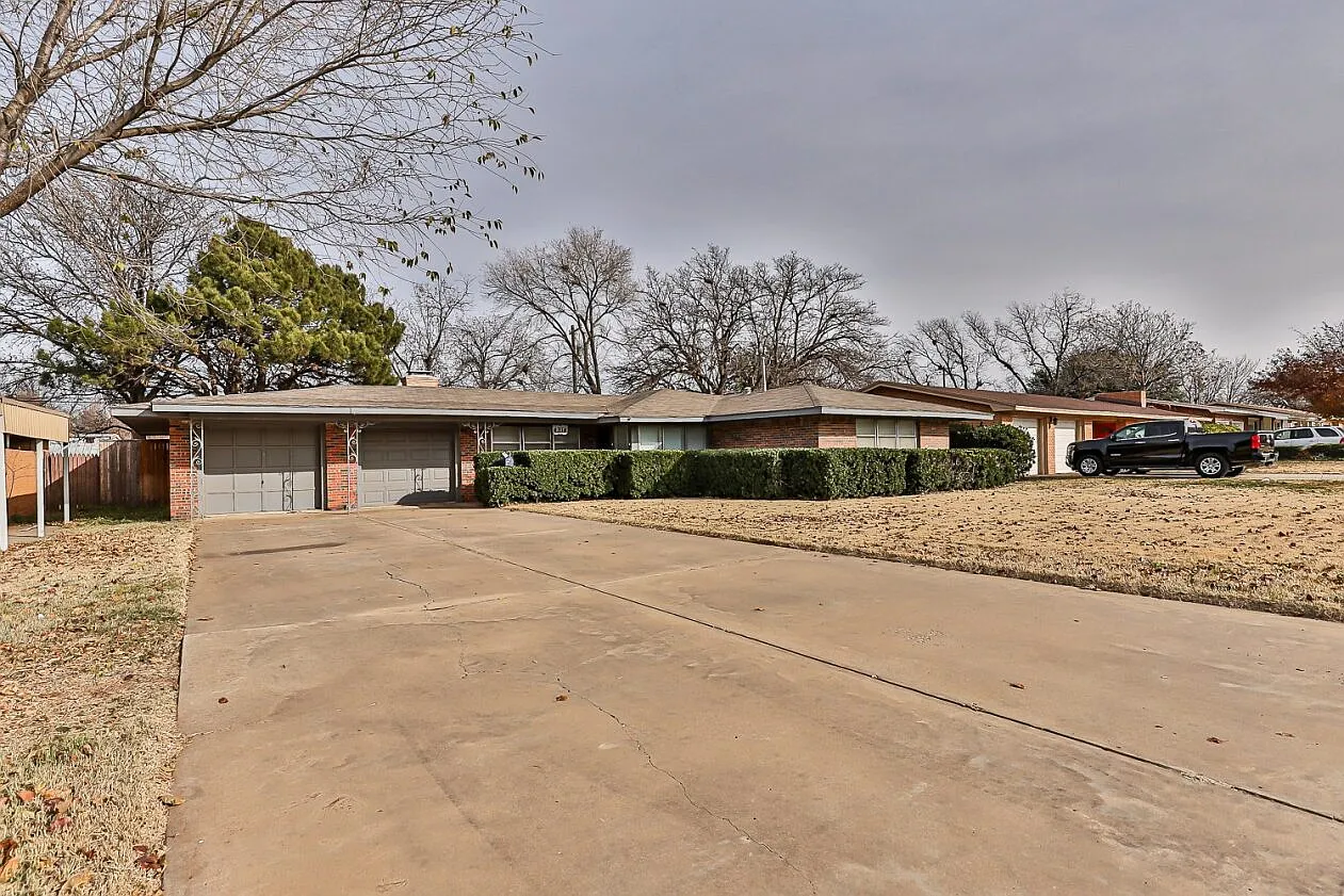 3 bed, 2.0 bath, 1818 sqft, $1,695 — Photo 2