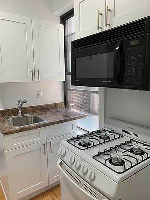 Rented by M.Grossman R.E. Management | media 16