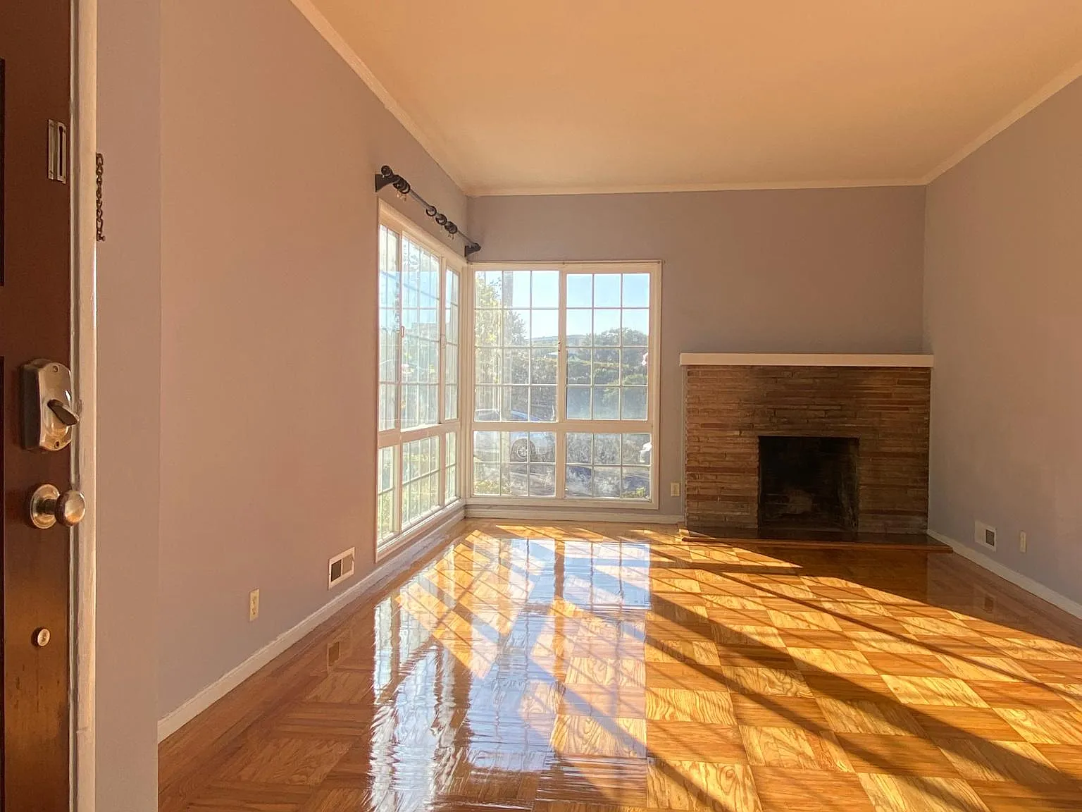 4 bed, 3.5 bath, 1500 sqft, $5,500 — Photo 2