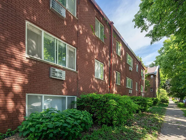 2112 Garfield Ave #8 — Photo 8