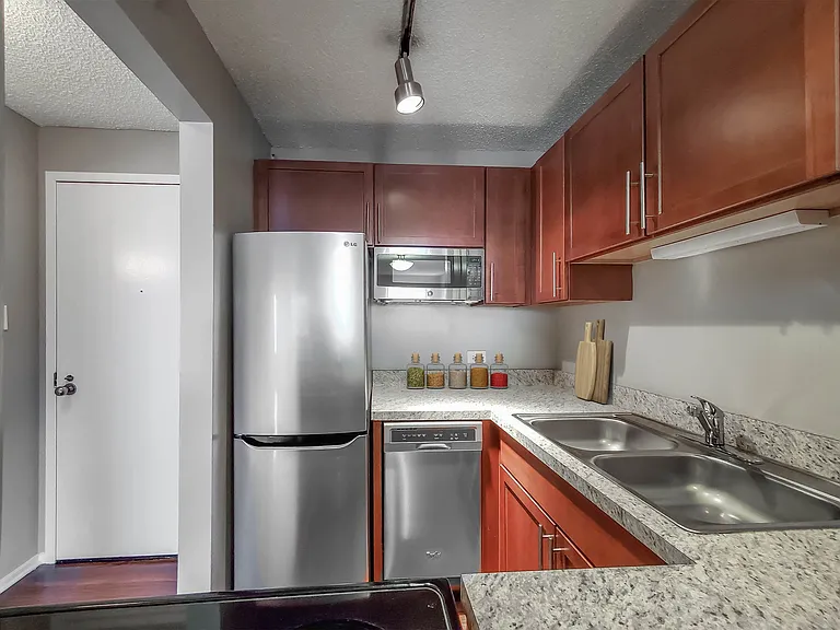 Axis Apartments and Lofts — Photo 44