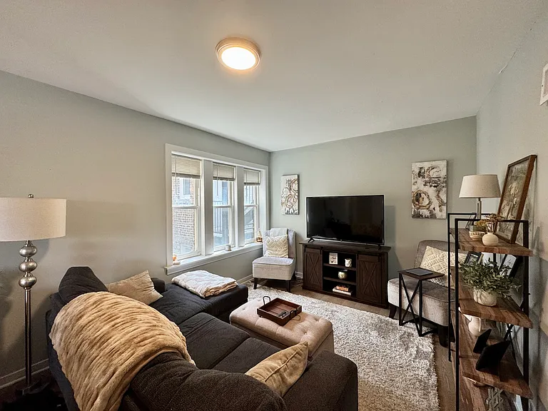 2022 W Division St #2B — Photo 9