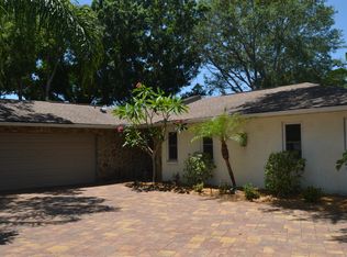 8990 Oakhurst Rd, Seminole, FL 33776