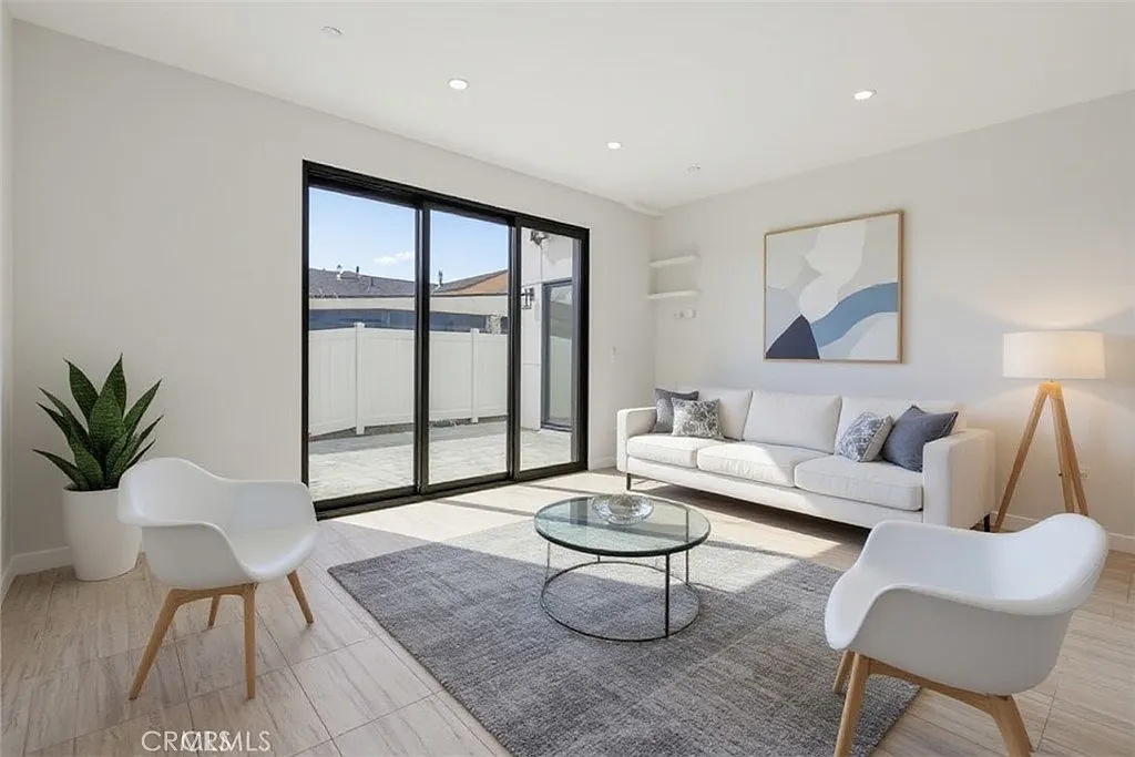 5 bed, 6.0 bath, 3010 sqft, $6,750 — Photo 4