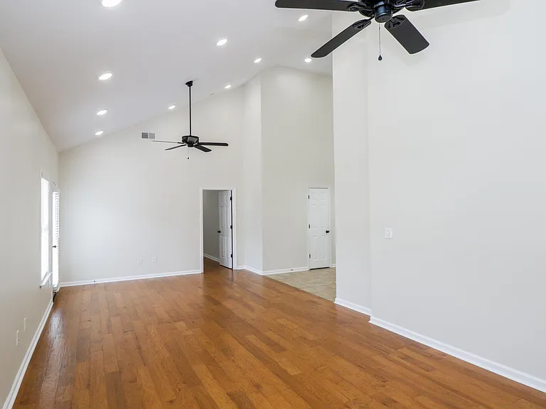 109 Saucer Ln — Photo 9