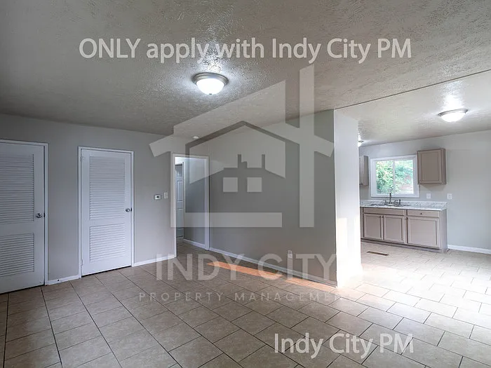 3 bed, 1.0 bath, 900 sqft, $1,400 — Photo 2