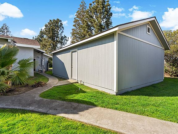 5th image of 617 Regis Dr