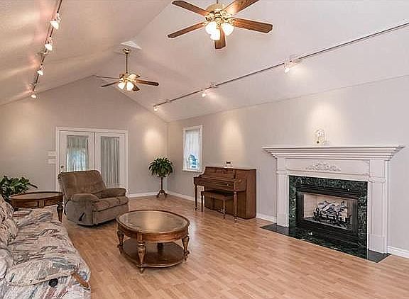 5th image of 2648 Pine St