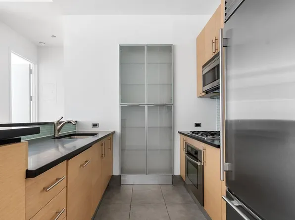 325 Fifth Avenue 17G image 5 of 6