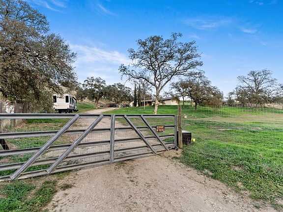 3rd image of 37000 Sand Creek Rd