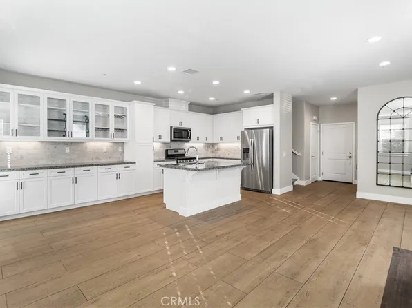 28661 Jardineras Ct, Valencia, CA 91354