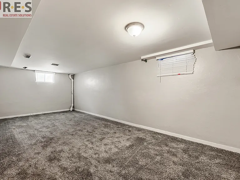 3201 S Holly St — Photo 13