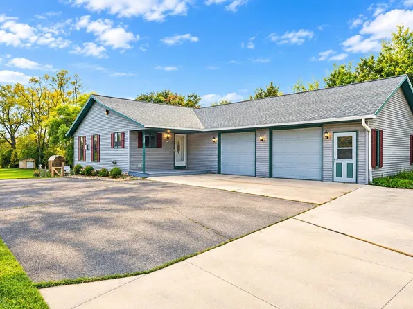 727 E Clay St, Whitewater, WI 53190