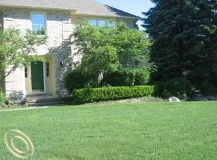 37506 Glengrove Dr, Farmington Hills, MI 48331