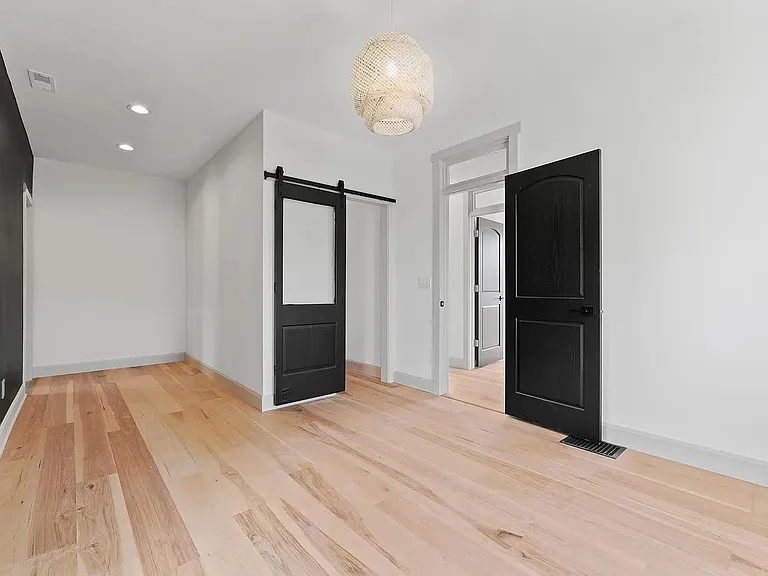 1118 Rockhill St — Photo 13