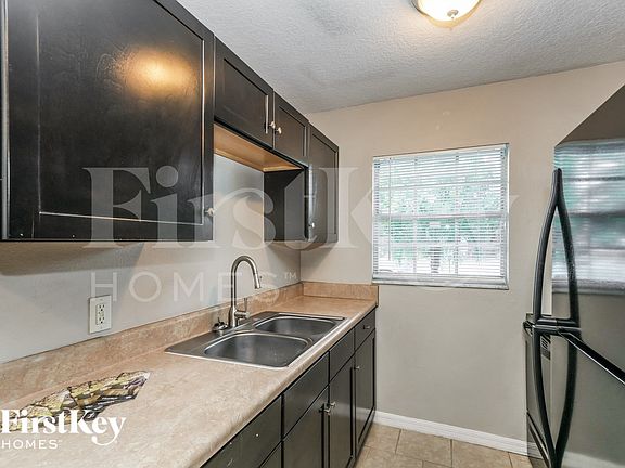 5th image of 2503 E Linebaugh Ave