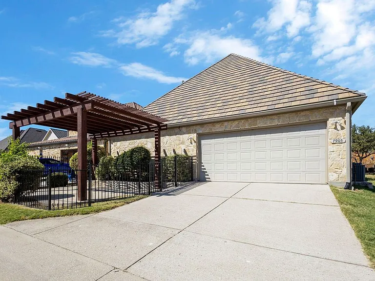 7905 Kickapoo Dr — Photo 36