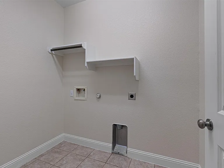 3021 Angelina Ct — Photo 30
