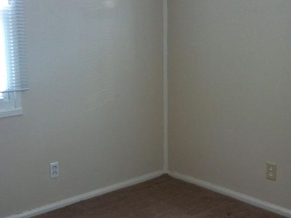 4th image of 2505 Meadow Dr