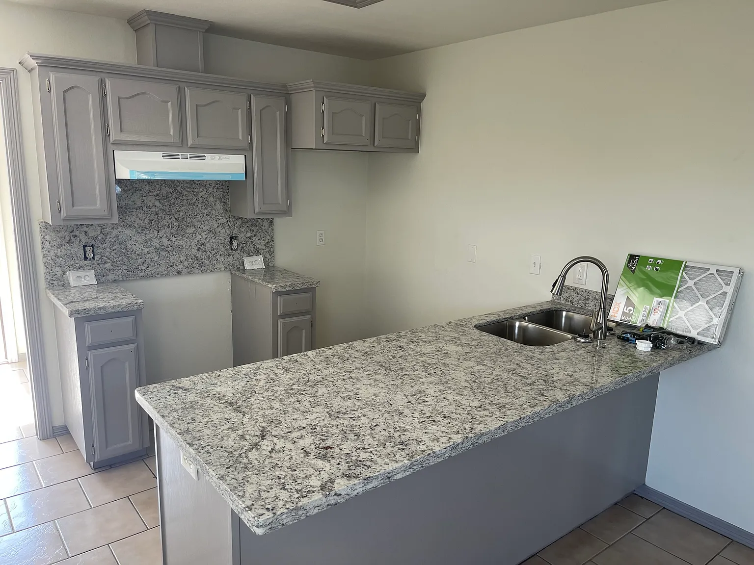 2 bed, 845 sqft, $850 — Photo 2