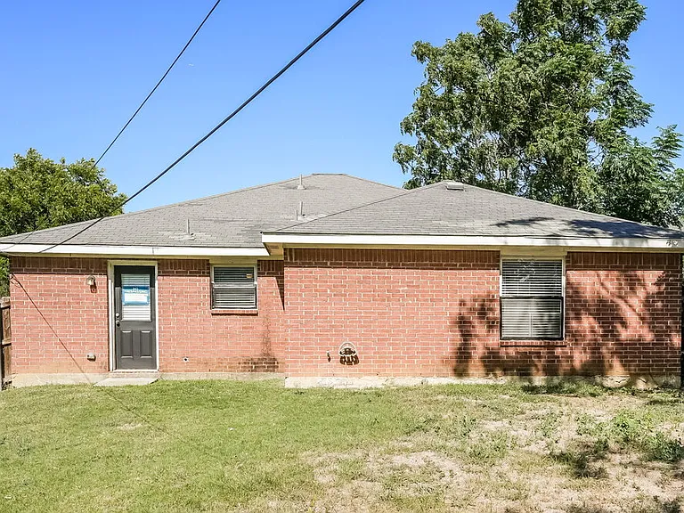 1734 Avenue E — Photo 16