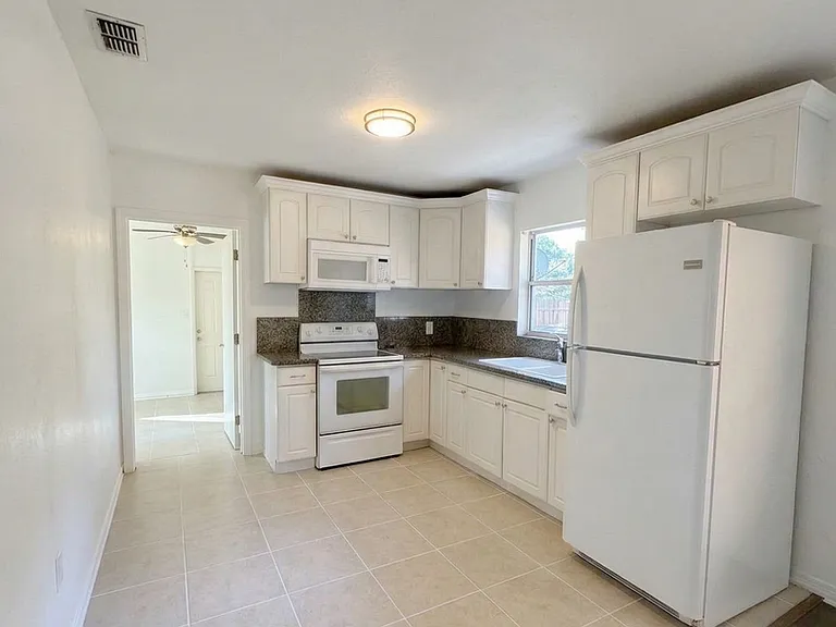 4161 Bluefish Dr SE — Photo 4