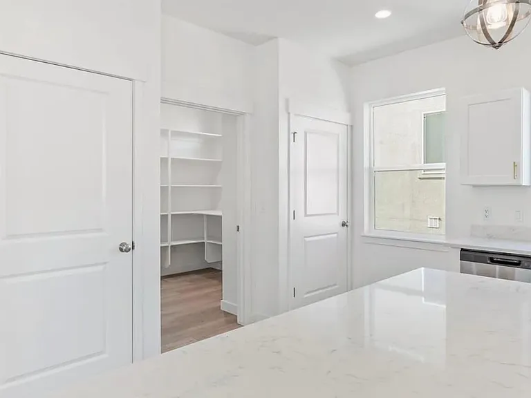 476 S 680 E — Photo 20