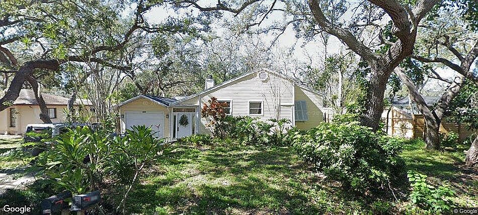 1st image of 1990 Maple Rd