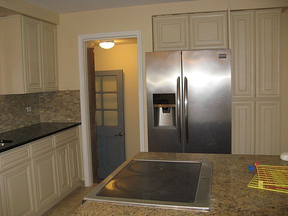 5th image of 18115 Kinross Ave