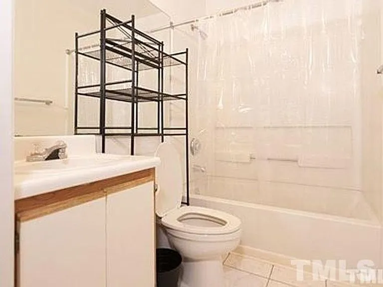 1411 Collegiate Cir #103 — Photo 2