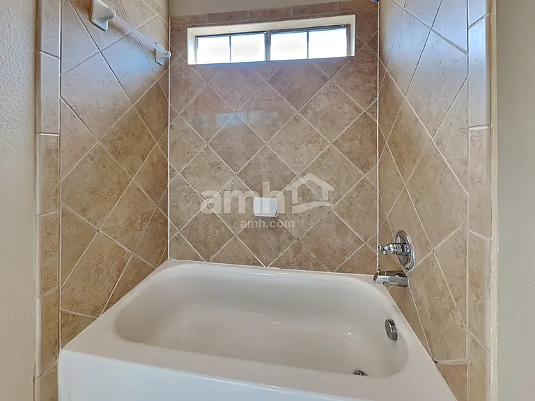 404 Roundrock Ln — Photo 22