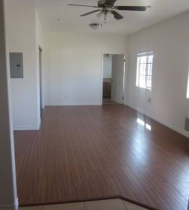 LAMINATE WOOD FLOORS!