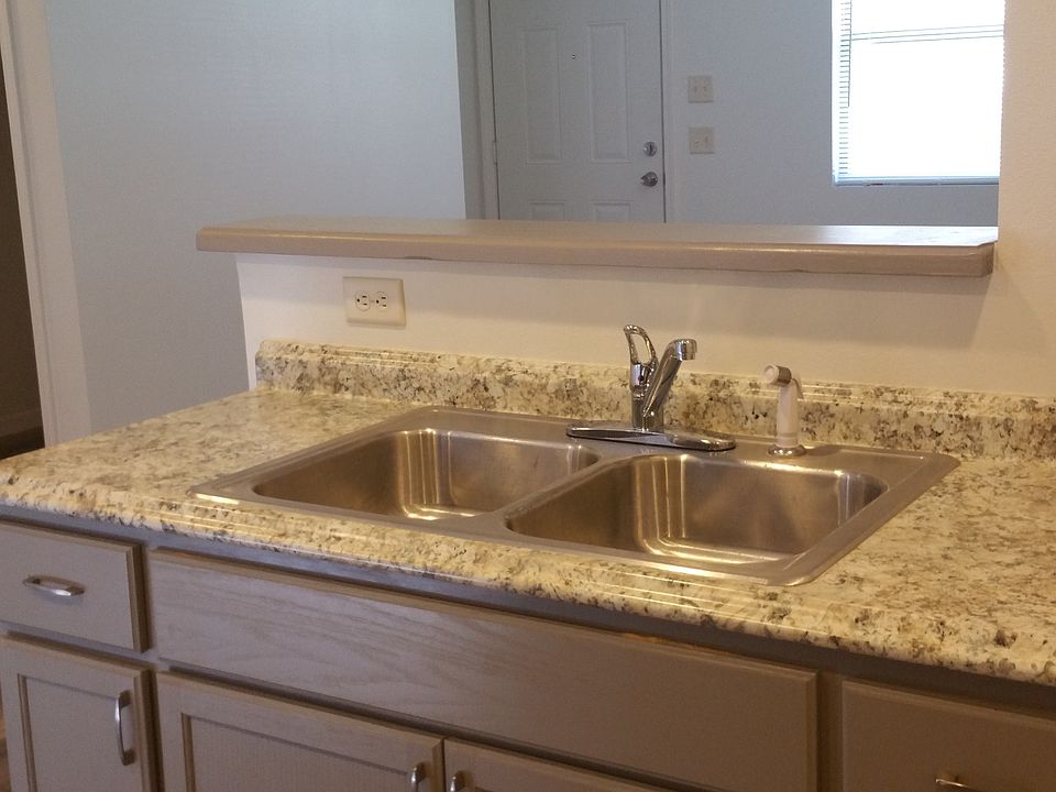 2nd image of 626 N Van Buren St #6