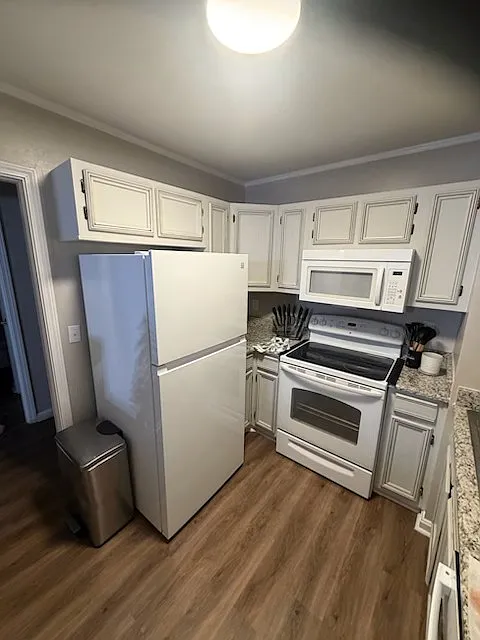 2 bed, 902 sqft, $1,900 — Photo 2