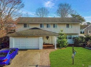 3 Randy Ln, Plainview, NY 11803