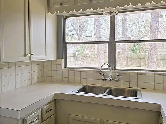 5th image of 1508 N Roberson St