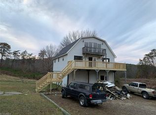 1115 Munsters Trail Rd, Pilot Mountain, NC 27041