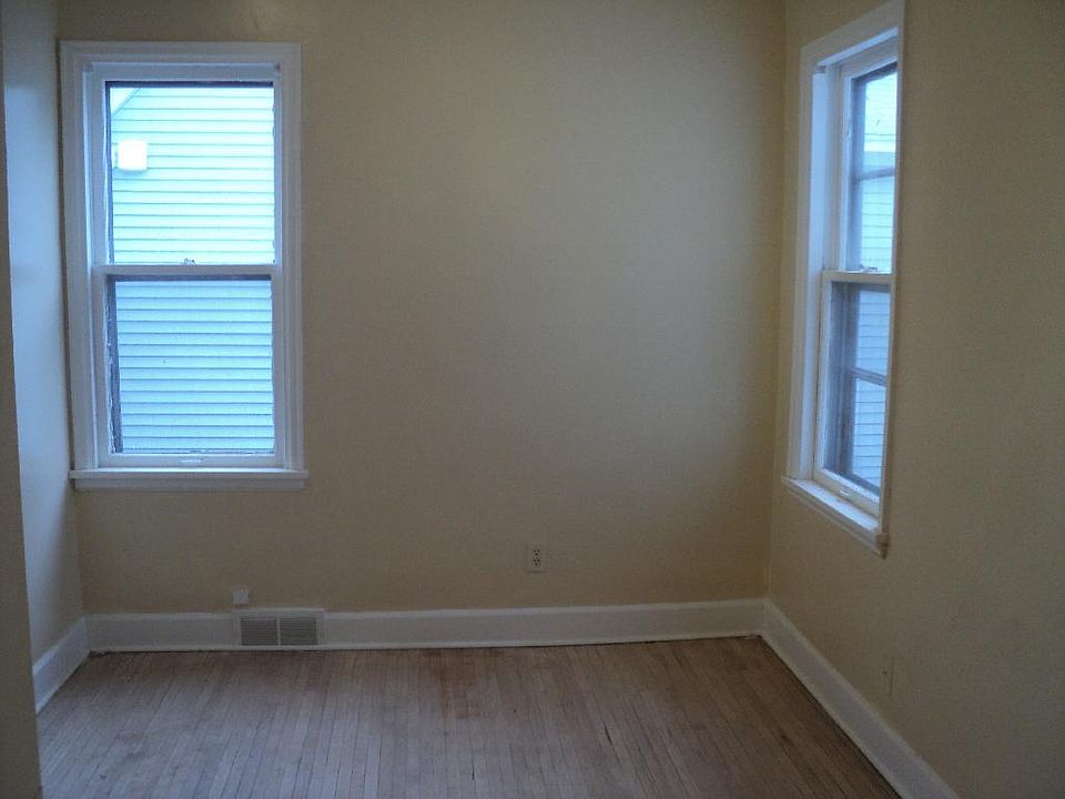 1st image of 498 Beaumont St