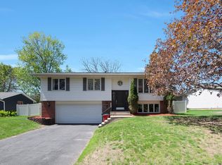 8208 Kingslee Rd, Bloomington, MN 55438