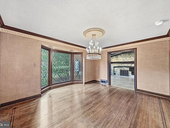 4th image of 10601 Sweetbriar Pkwy