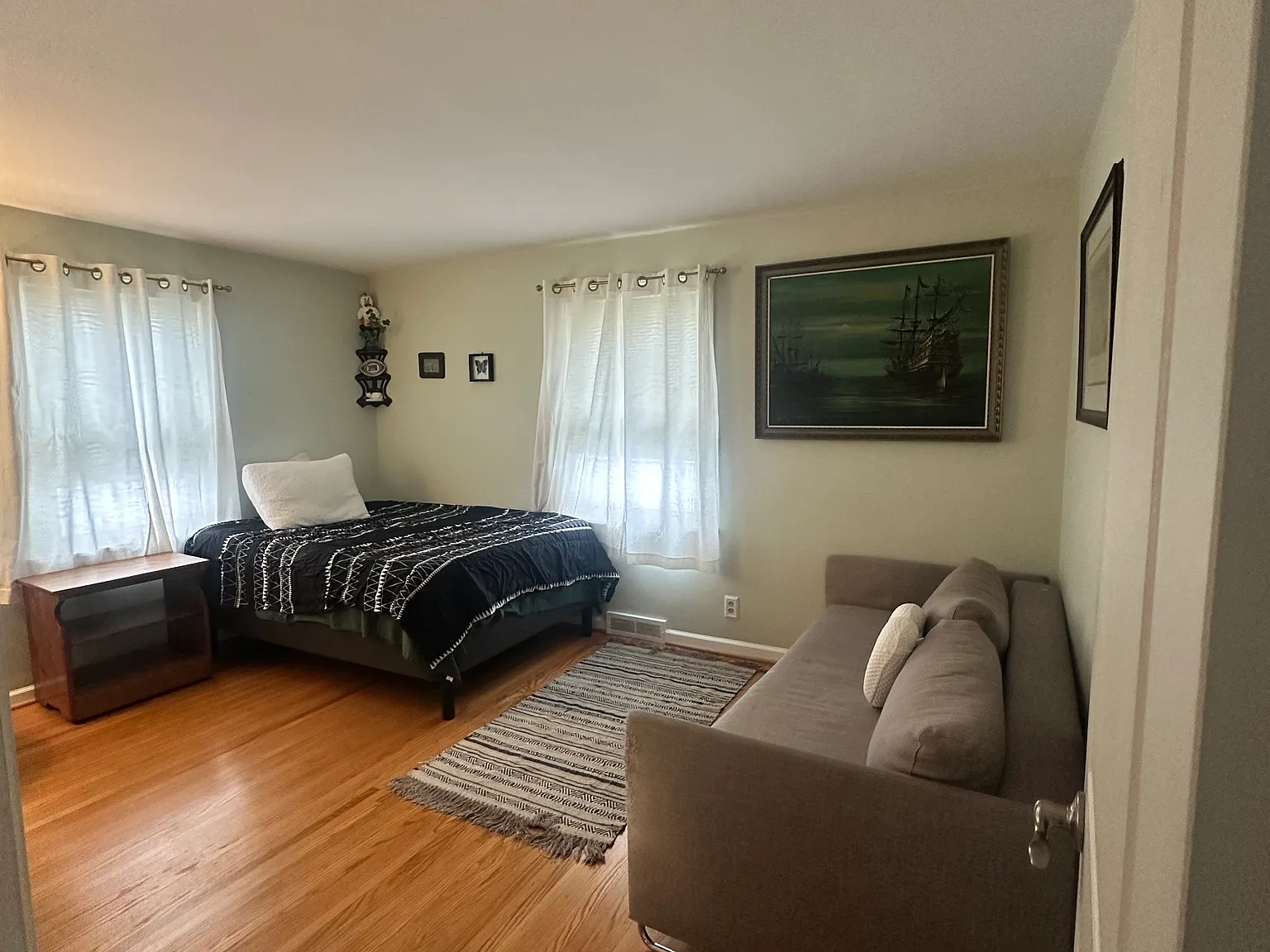 3 bed, 1062 sqft, $2,500 — Photo 2