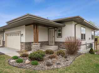 1323 Lylewood Pkwy, Carver, MN 55315