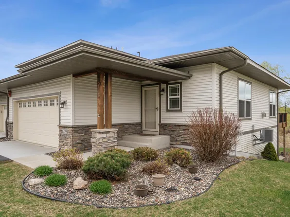 1323 Lylewood Pkwy, Carver, MN 55315