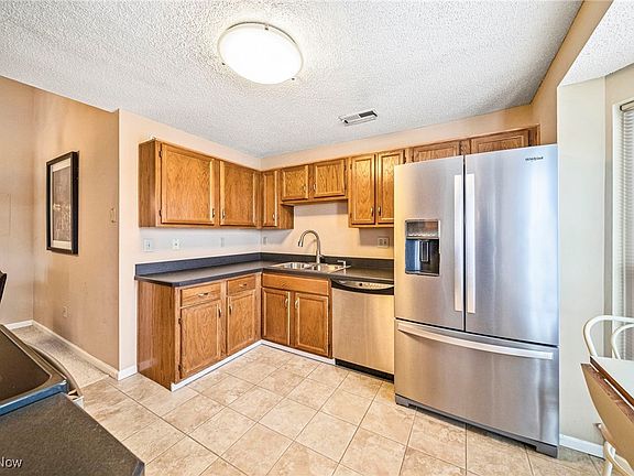 3rd image of 200 Fox Hollow Dr APT 407