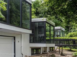 28 Essex Ln, Lincolnshire, IL 60069